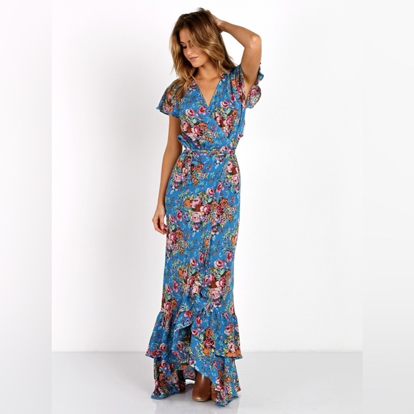 Auguste The Label Dresses & Skirts - Auguste Wrap Dress Sz 6 Blue Floral Maxi Ruffled Flutter Sleeve
Hi-Lo Hem